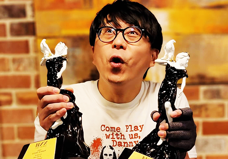 Hidetaka SWERY SueHERO Share his winning Statuette on his Twitter!